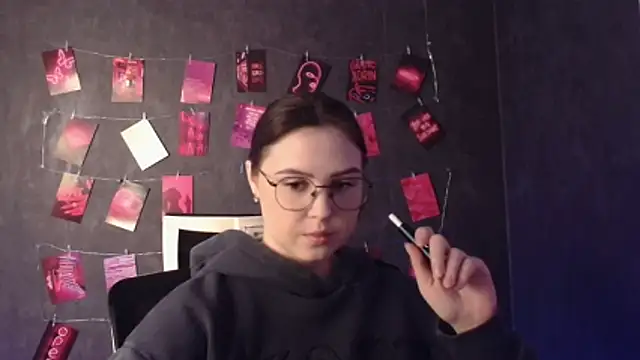 Nika nik a online show from March 25, 2026, 6:24 am