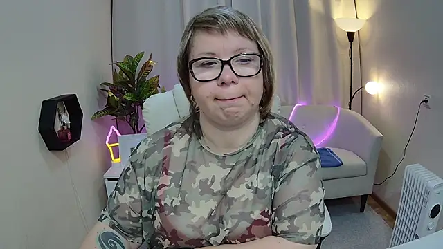 BonnnyBoobsy online show from May 2, 2026, 6:07 am