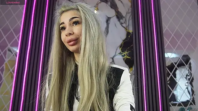 ZyraAngel online show from April 20, 2026, 2:07 pm