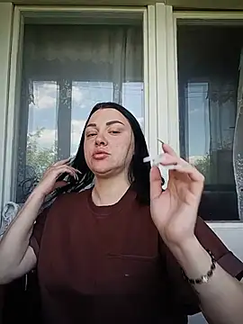 Elsie-Nora online show from June 19, 2026, 10:21 am