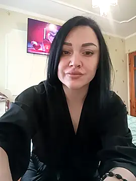 Snapshot of Elsie-Nora chatting on April 21, 2026, 5:47 am Elsie-Nora online show from April 21, 2026, 5:47 am