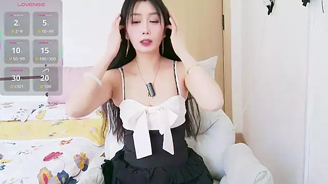 Snapshot of yueyue-99 chatting on May 8, 2026, 5:44 am yueyue-99 online show from May 8, 2026, 5:44 am