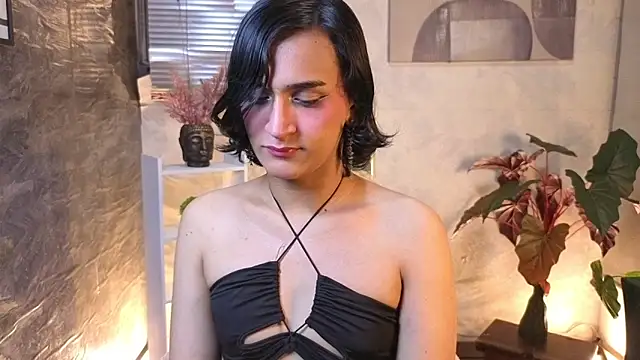 Zoee Kiss  online show from April 21, 2026, 11:00 pm