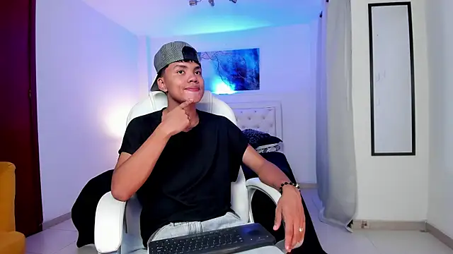 Snapshot of thiagosterling chatting on May 7, 2026, 9:40 pm thiagosterling online show from May 7, 2026, 9:40 pm