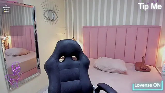 LIZZY VALL online show from June 17, 2026, 7:35 pm