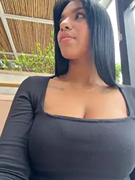 Snapshot of MonserratJons01 chatting on May 5, 2026, 9:07 pm MonserratJons01 online show from May 5, 2026, 9:07 pm