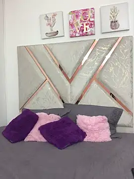 angel rousse01 online show from May 8, 2026, 1:59 pm