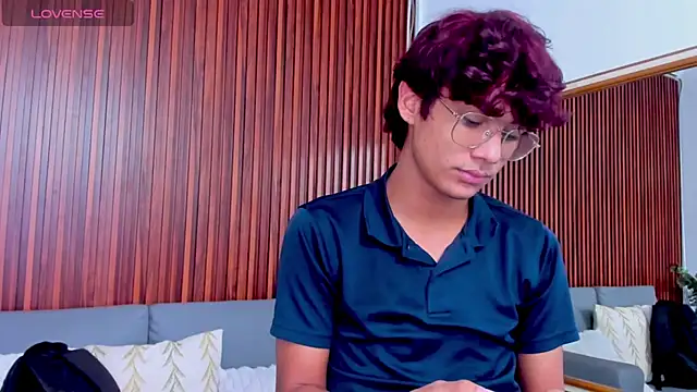 Snapshot of Oliver20__ chatting on June 25, 2026, 10:15 pm Oliver20 online show from June 25, 2026, 10:15 pm