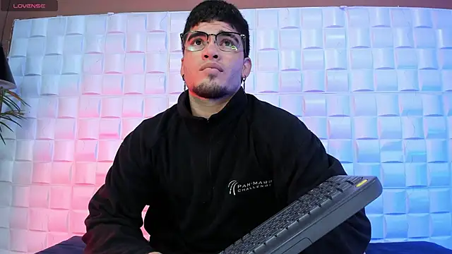 Snapshot of DanteTargaryen chatting on April 21, 2026, 3:35 am DanteTargaryen online show from April 21, 2026, 3:35 am