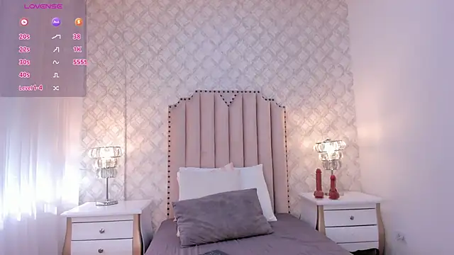 zoejenner  online show from April 20, 2026, 7:37 pm