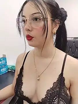 veleria allurin online show from July 1, 2026, 9:26 pm