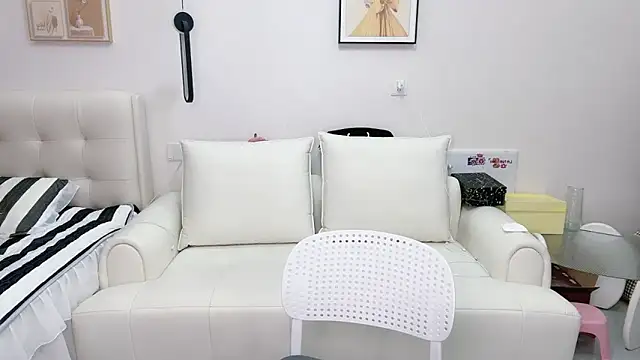 shuangshuang3 online show from May 18, 2026, 10:42 am