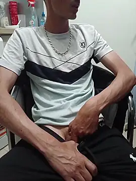 Snapshot of Skinboy06 chatting on June 21, 2026, 4:46 pm Skinboy06 online show from June 21, 2026, 4:46 pm