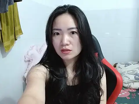 Snapshot of Olivia_cute68 chatting on April 18, 2026, 6:05 am Olivia cute68 online show from April 18, 2026, 6:05 am