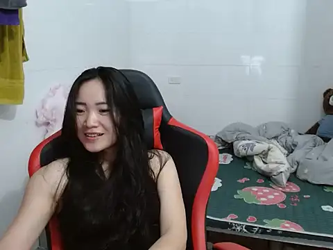 Snapshot of Olivia_cute68 chatting on April 17, 2026, 12:41 pm Olivia cute68 online show from April 17, 2026, 12:41 pm