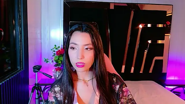 MiaLovelyn online show from April 30, 2026, 8:57 pm