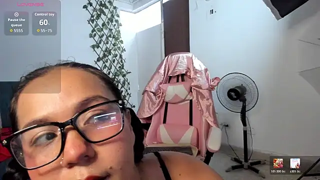 Snapshot of LisaTepes chatting on March 28, 2026, 9:05 pm LisaTepes online show from March 28, 2026, 9:05 pm