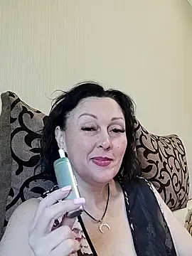 Snapshot of HelgaDennis chatting on May 16, 2026, 7:29 am HelgaDennis online show from May 16, 2026, 7:29 am