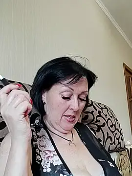 HelgaDennis online show from July 28, 2026, 4:27 pm