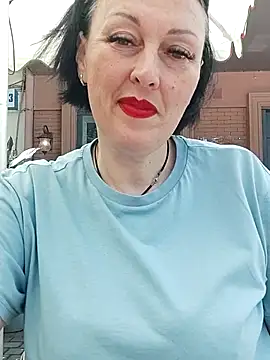 HelgaDennis online show from August 3, 2026, 8:33 am