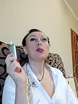 HelgaDennis online show from July 5, 2026, 3:44 am
