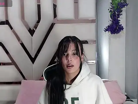 Salome Saen  online show from April 25, 2026, 1:41 pm