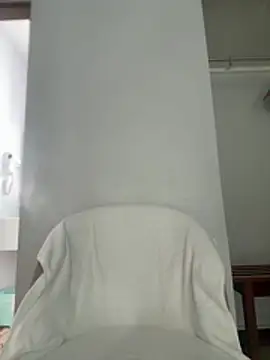 bendlikebanana   online show from June 20, 2026, 1:49 pm