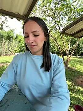 Silvia G online show from April 22, 2026, 1:51 pm