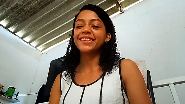 Snapshot of MaxieSpyies chatting on March 21, 2026, 10:09 am MaxieSpyies online show from March 21, 2026, 10:09 am