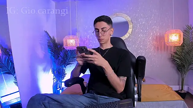 Snapshot of Gio_carangi chatting on August 8, 2026, 4:19 am Gio carangi online show from August 8, 2026, 4:19 am