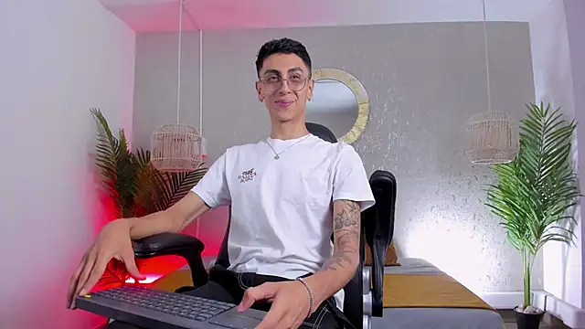 Snapshot of Gio_carangi chatting on July 2, 2026, 2:56 am Gio carangi online show from July 2, 2026, 2:56 am