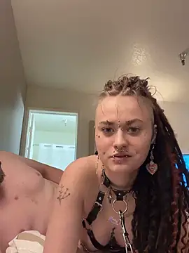 Snapshot of darlingvicuous chatting on April 3, 2026, 9:21 pm darlingvicuous online show from April 3, 2026, 9:21 pm