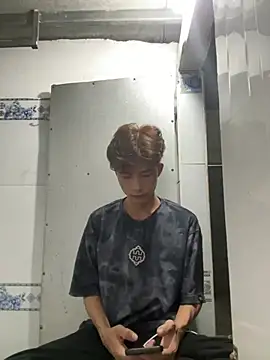 Nguyencuong1999 online show from May 3, 2026, 6:29 am