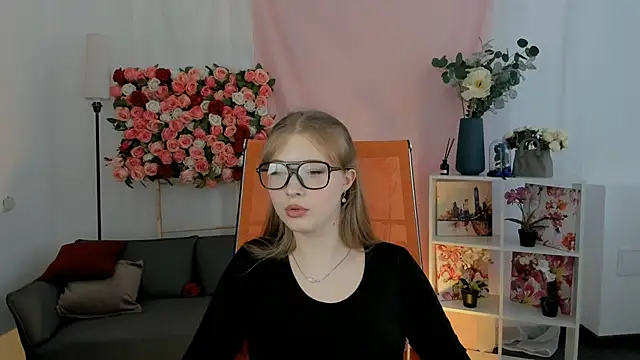 LunasFrost online show from March 20, 2026, 11:00 am