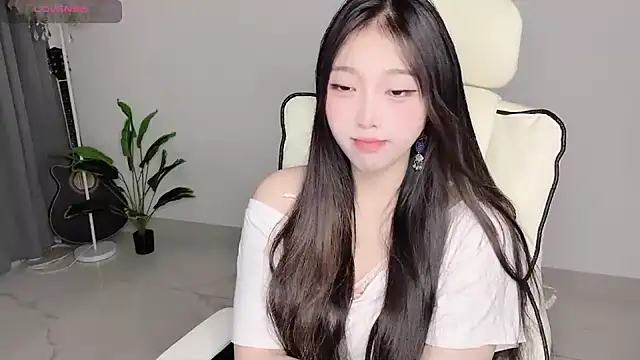 Yukiy8877 online show from April 28, 2026, 11:31 pm