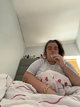 Khloeross online show from May 8, 2026, 10:19 am