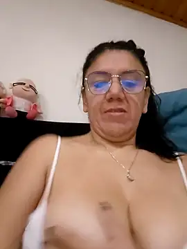 Snapshot of Mielx chatting on April 17, 2026, 2:25 am Mielx online show from April 17, 2026, 2:25 am