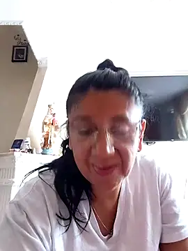 Snapshot of Mielx chatting on April 16, 2026, 4:19 pm Mielx online show from April 16, 2026, 4:19 pm