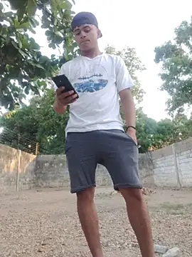 HOTRAINYGOLDEN online show from March 23, 2026, 11:10 am