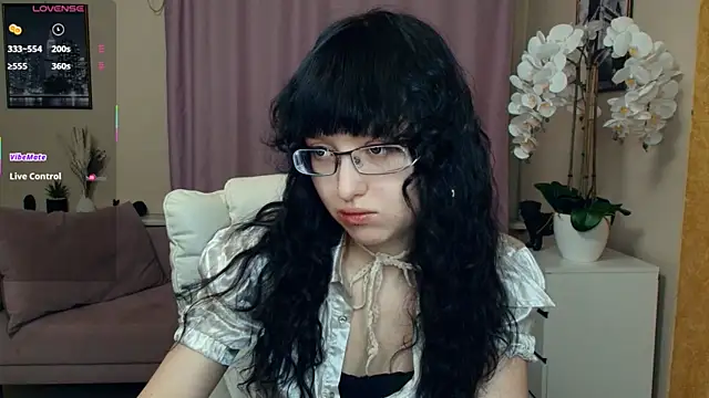 JordanSvetlik online show from May 10, 2026, 7:49 pm