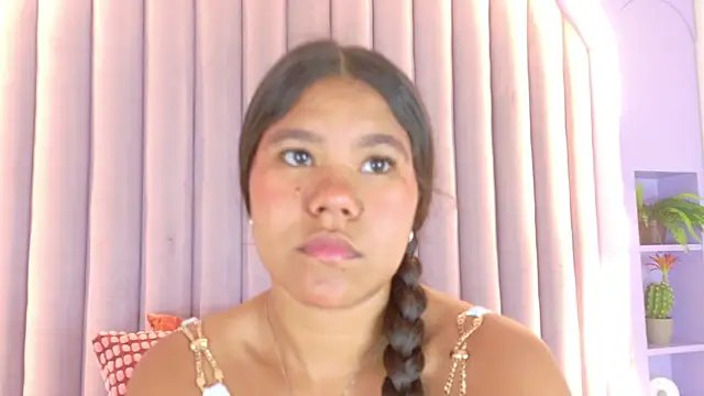 Snapshot of AhslyEvans__ chatting on June 1, 2026, 7:35 pm AhslyEvans online show from June 1, 2026, 7:35 pm
