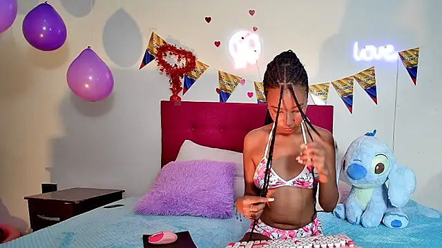 Snapshot of Ellie_Cute7 chatting on July 4, 2026, 7:18 pm Ellie Cute7 online show from July 4, 2026, 7:18 pm