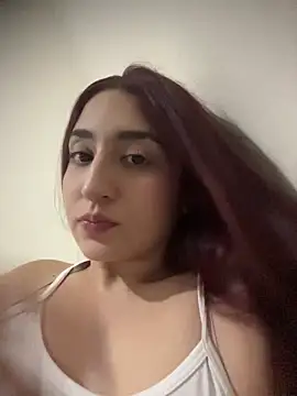 EsmeraldaNaim online show from May 4, 2026, 6:06 am