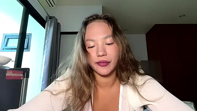 Snapshot of kamila_18_french chatting on April 19, 2026, 5:08 am kamila 18 french online show from April 19, 2026, 5:08 am