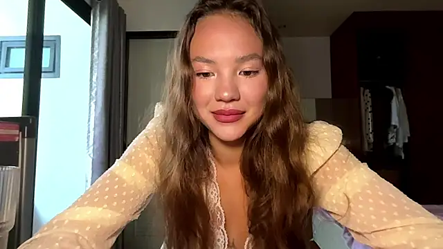 Snapshot of kamila_18_french chatting on April 5, 2026, 2:18 am kamila 18 french online show from April 5, 2026, 2:18 am