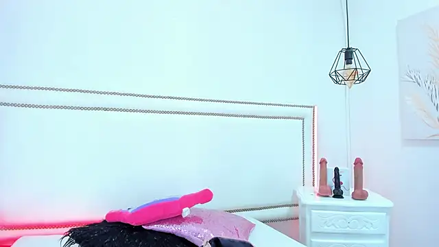 emma-sandoval online show from May 6, 2026, 8:46 pm