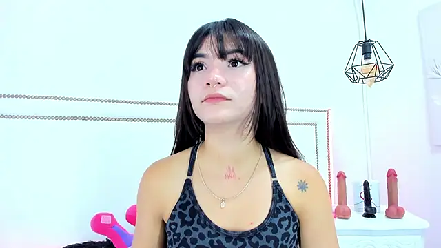 emma-sandoval online show from May 14, 2026, 7:33 pm
