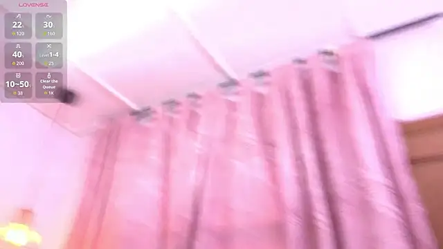 valeriacute18 online show from May 4, 2026, 8:22 pm