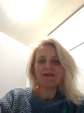 Snapshot of MiaLove183 chatting on March 31, 2026, 1:35 pm MiaLove183 online show from March 31, 2026, 1:35 pm