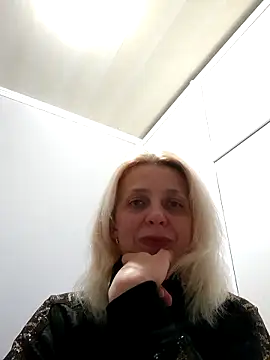 Snapshot of MiaLove183 chatting on April 15, 2026, 1:15 pm MiaLove183 online show from April 15, 2026, 1:15 pm